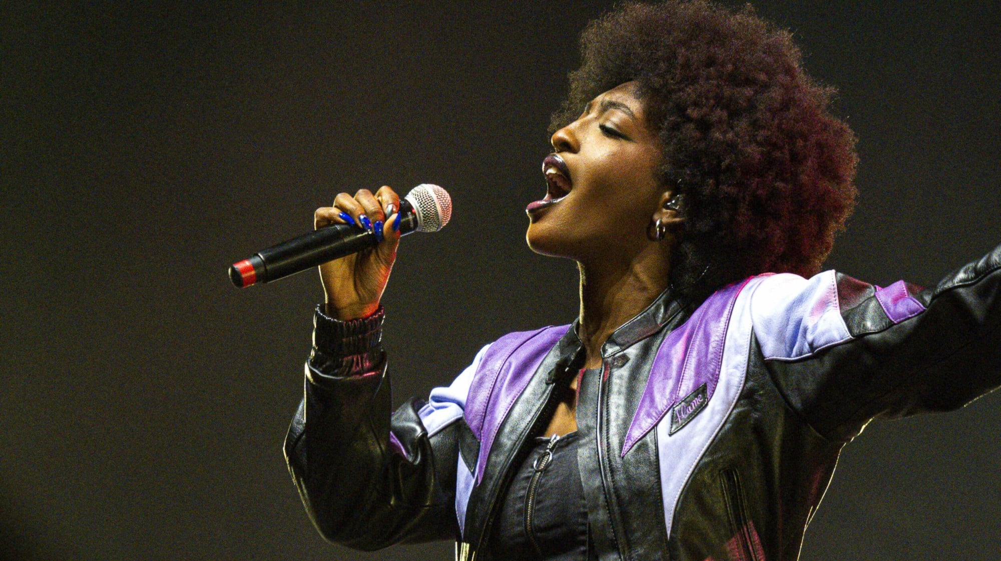 'Des frissons' : Ebony reprend le plus gros tube de Mylène Farmer en concert