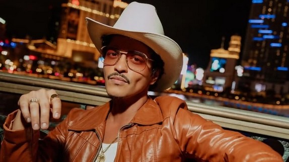 Bruno Mars : que vaut son nouvel album 'The Romantic' après 10 ans d'absence ? Notre avis