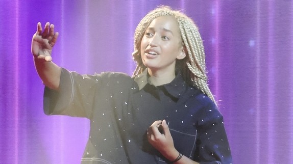 Eurovision : à quoi va ressembler la chanson de Monroe pour la France ? Premiers indices !