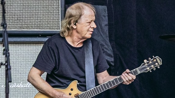 AC/DC : le guitariste Stevie Young hospitalisé en pleine tournée