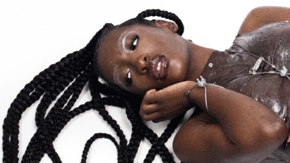"Elle se détache du lot" : Ebony révèle sa chanson préférée de l'album "Ménélik"