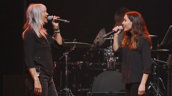 24 ans après la Star Academy, Zazie chante enfin sa plus belle chanson avec Olivia Ruiz Les articles People / Musique - photo 1767621840