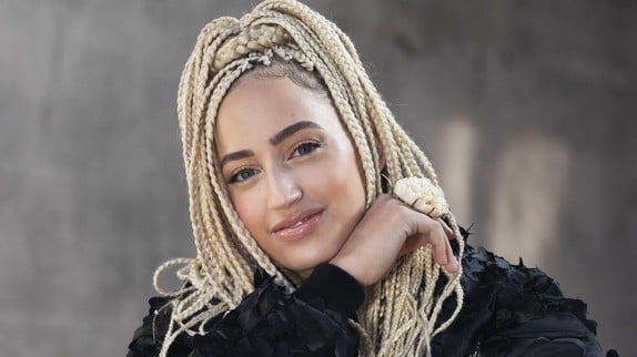 Eurovision : la France deuxième des favoris, une pression pour Monroe ? Elle répond