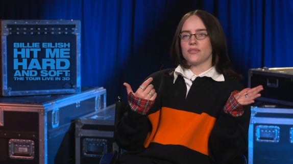 'Un moment figé dans le temps' : Billie Eilish se confie en exclu sur le film de sa tournée, à découvrir au cinéma