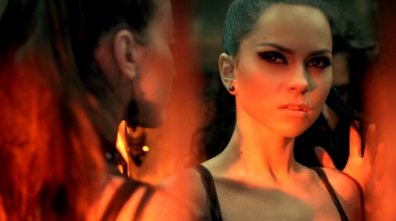 Inna ultra sexy pour le clip
