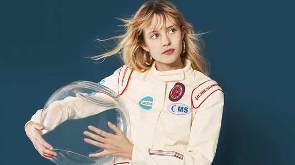 Angèle ajoute un deuxième concert à l'AccorHotels Arena en 2020