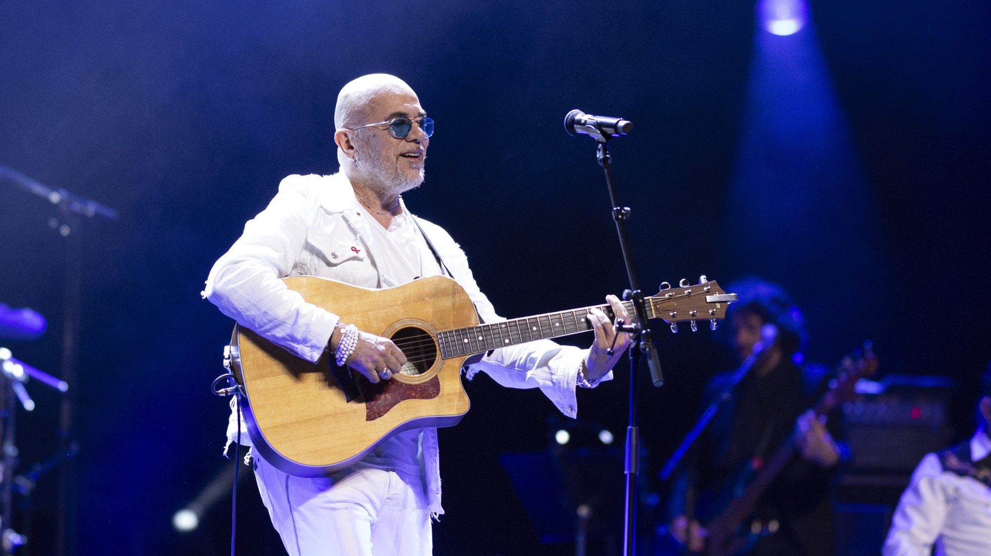 'Je n'ai pas envie...' : Pascal Obispo arrête momentanément la scène