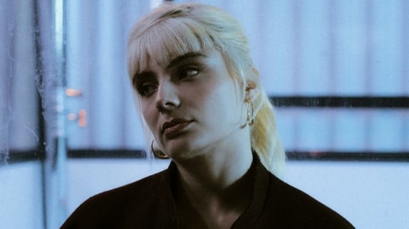 'J'avais l'impression d'être un bout de viande' : Maëlle signe un retour pop et engagé