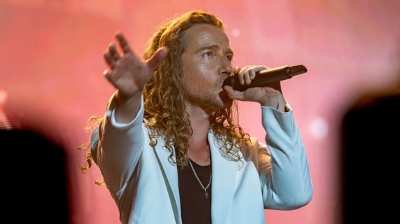 'Ce n'est pas une phrase en l'air' : Julien Doré a 'envie de tout arrêter'