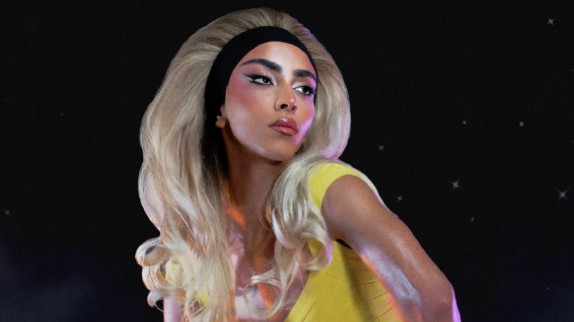 Bilal Hassani sort le festif 'Beaucoup', et c'est son meilleur single