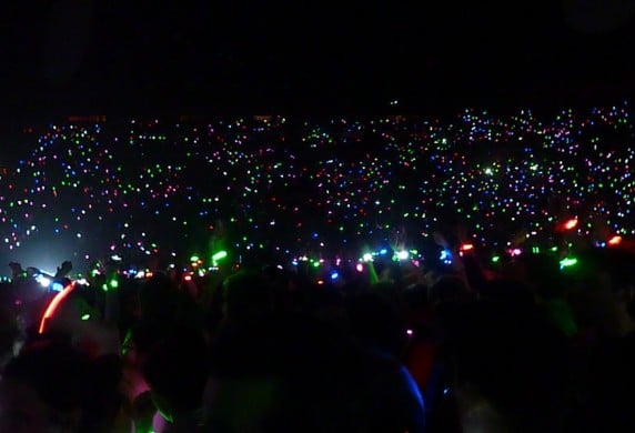 Trends  Coldplay Uses Custom Wristbands At Concerts  WikiTrends
