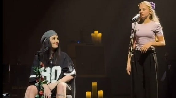 'Le temps s'est arrêté' : Hoshi invite Ninon, candidate sourde de The Voice Kids, pour un duo émouvant