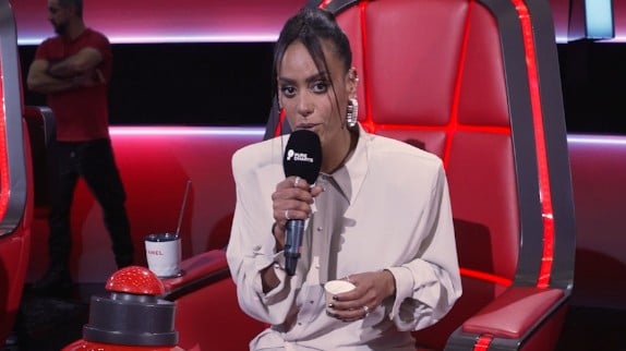 'Le niveau cette année est dingue' : Amel Bent nous emmène dans les coulisses de 'The Voice' 2026