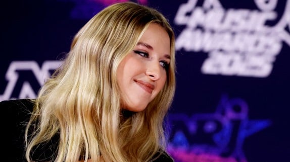 Helena bientôt coach dans 'The Voice' ? La chanteuse met déjà un pied dans l'émission