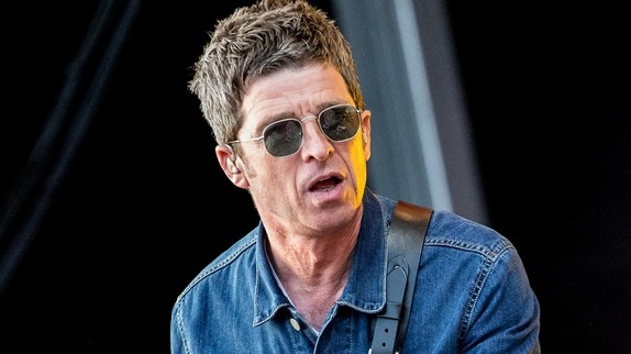 Le générique du prochain James Bond chanté par Oasis ? Le groupe répond !