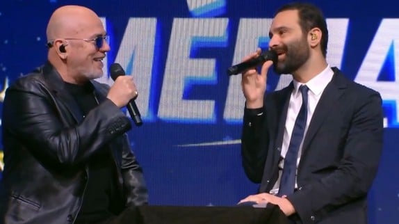 Pascal Obispo et Ycare prônent la tolérance sur leur duo 'Viens' : écoutez !