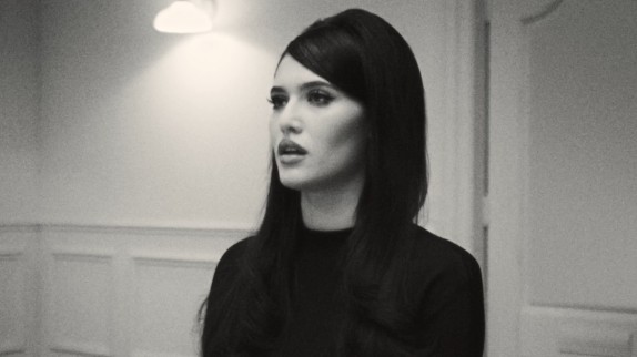 'La meilleure voix depuis Adele' : Sienna Spiro fait chavirer le monde avec 'Die On This Hill'