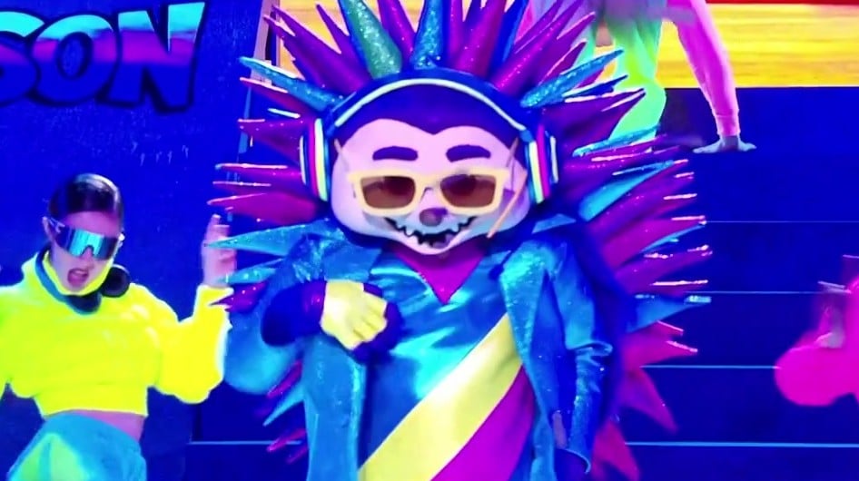 Mask Singer : quelle star internationale se cache sous le costume du Hérisson ? Les premiers indices révélés - 