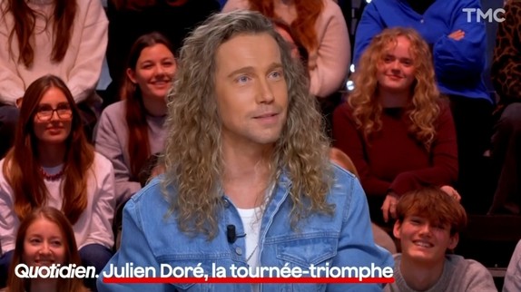 Julien Doré agacé par les téléphones en concert ? Il prend la parole