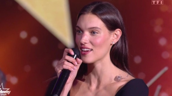 Star Academy : Charlotte Cardin surprend en direct avec le titre inédit 'The Way We Touch'
