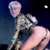 Miley Cyrus choque sur son "Bangerz Tour" : photos